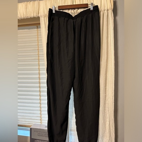Simple by Suzanne Betro satin trimmed jogger - Picture 6 of 9